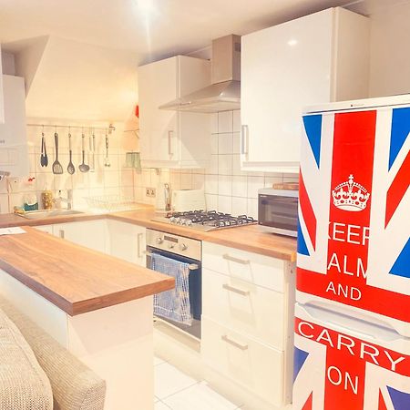 Apartament Stunning, Stylish Garden Flat In The Heart Of Wimbledon Londyn Zewnętrze zdjęcie