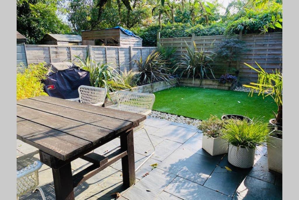 Apartament Stunning, Stylish Garden Flat In The Heart Of Wimbledon Londyn Zewnętrze zdjęcie