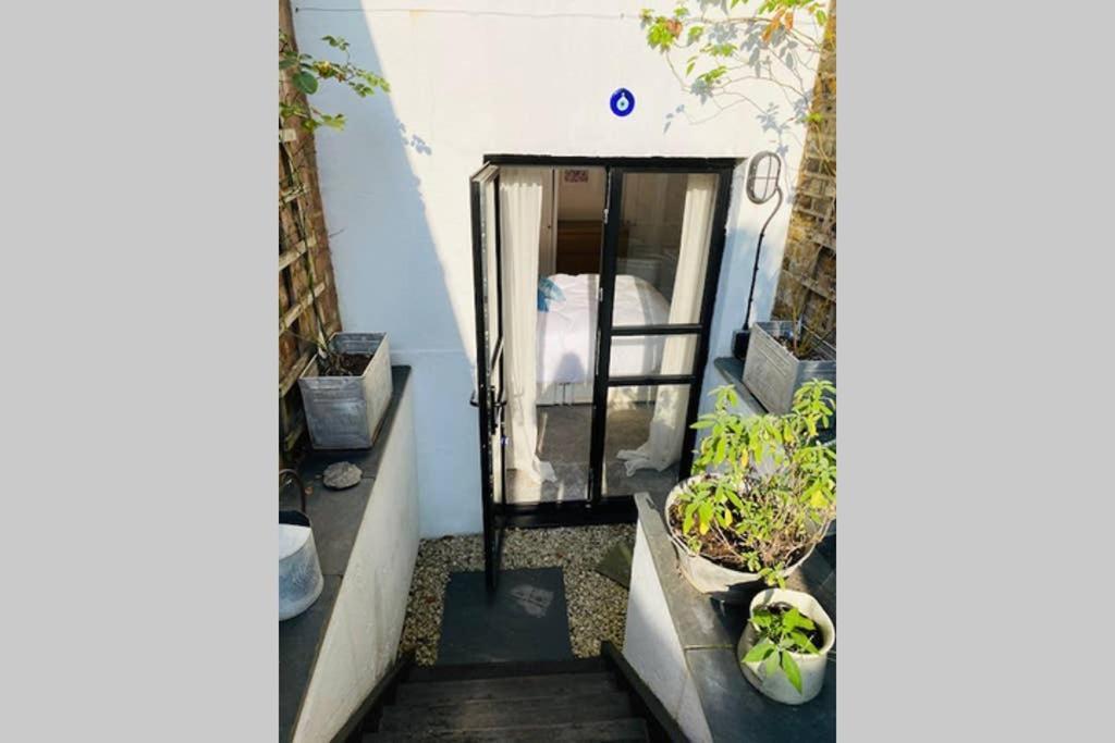 Apartament Stunning, Stylish Garden Flat In The Heart Of Wimbledon Londyn Zewnętrze zdjęcie