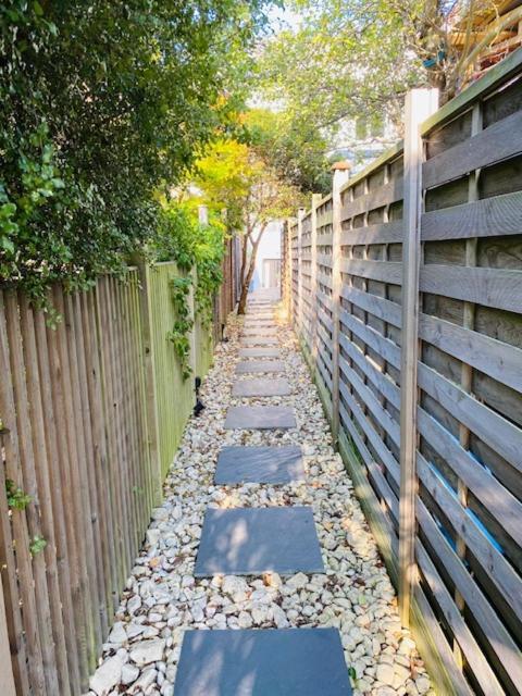 Apartament Stunning, Stylish Garden Flat In The Heart Of Wimbledon Londyn Zewnętrze zdjęcie