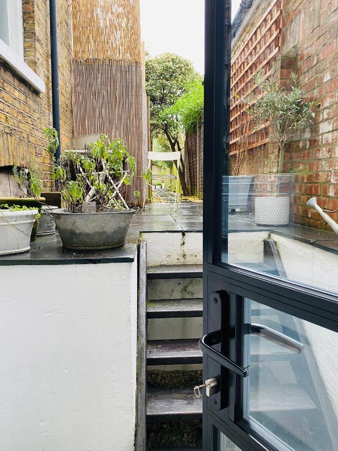 Apartament Stunning, Stylish Garden Flat In The Heart Of Wimbledon Londyn Zewnętrze zdjęcie