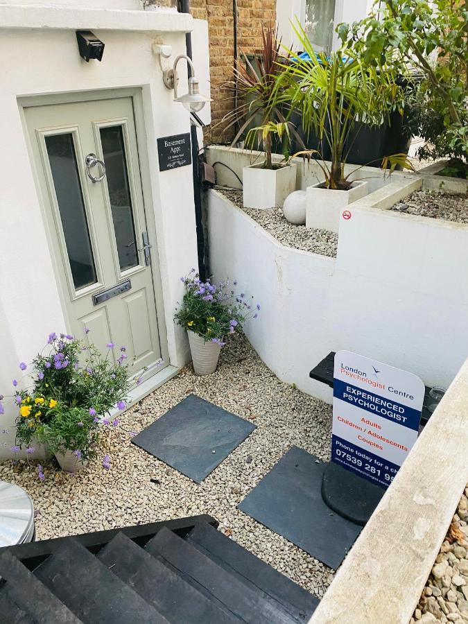 Apartament Stunning, Stylish Garden Flat In The Heart Of Wimbledon Londyn Zewnętrze zdjęcie