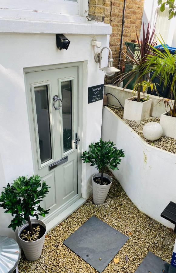 Apartament Stunning, Stylish Garden Flat In The Heart Of Wimbledon Londyn Zewnętrze zdjęcie